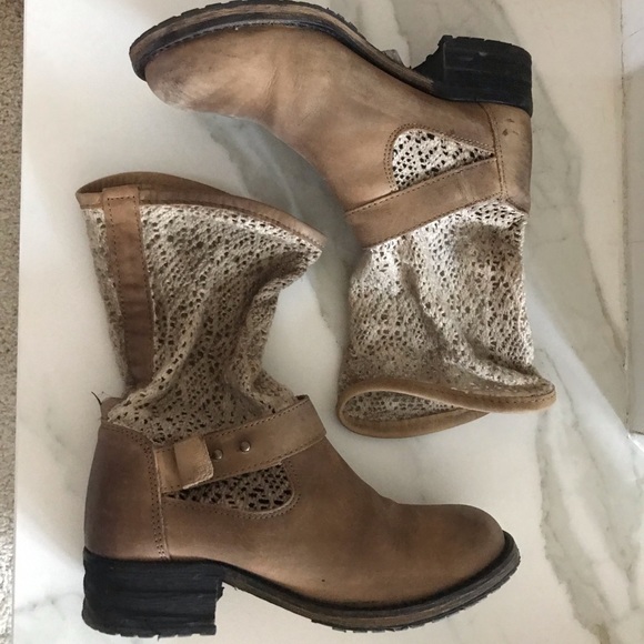 FREE PEOPLE Crochet Boots! - Picture 5 of 6